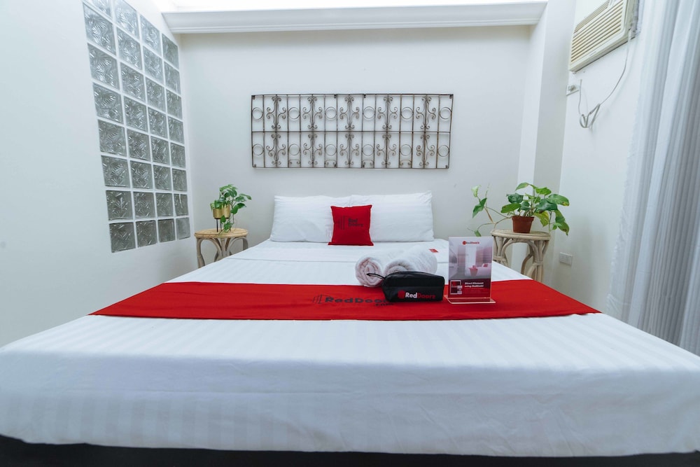 RedDoorz @ Ledesco Avenue Lapaz Iloilo