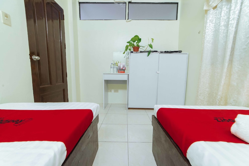 RedDoorz @ Ledesco Avenue Lapaz Iloilo