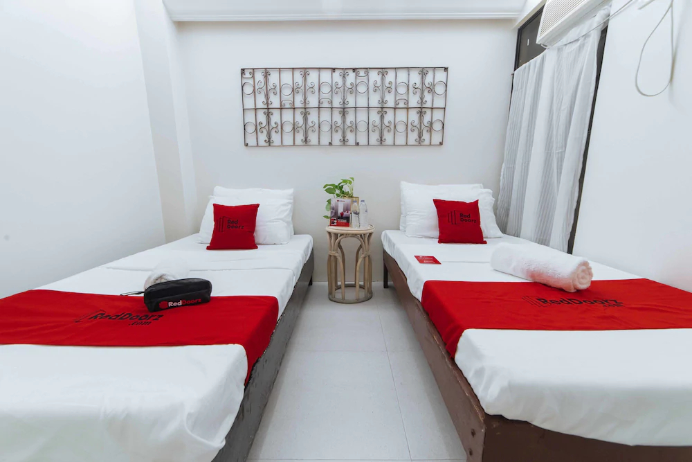 RedDoorz @ Ledesco Avenue Lapaz Iloilo