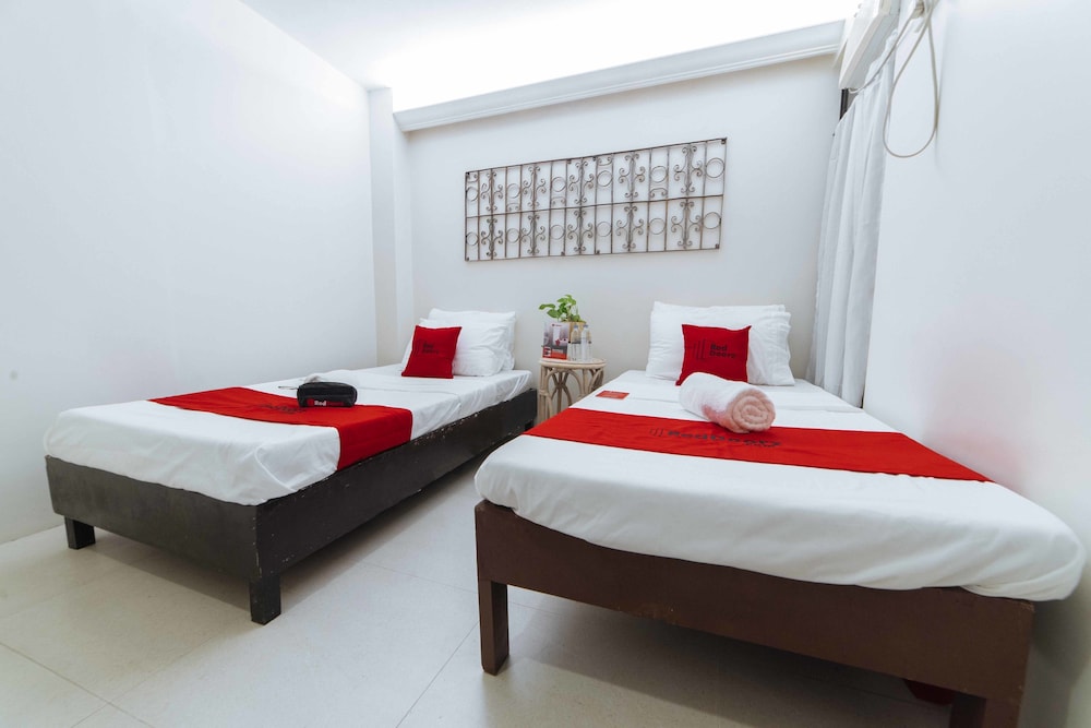 RedDoorz @ Ledesco Avenue Lapaz Iloilo