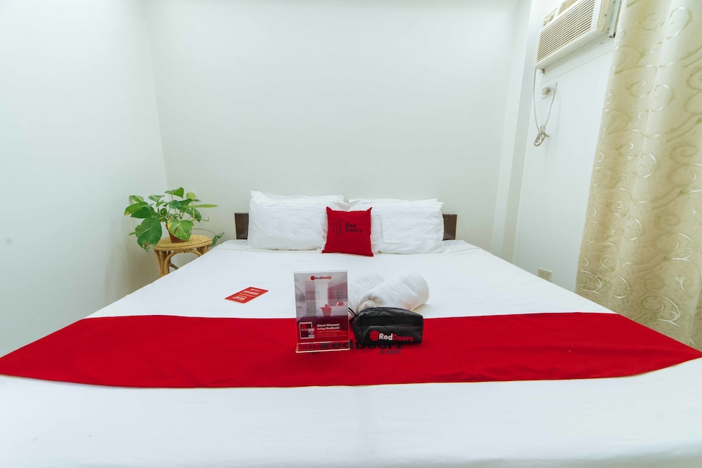 RedDoorz @ Ledesco Avenue Lapaz Iloilo