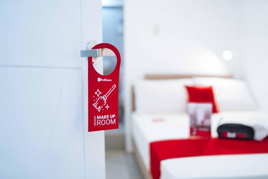 Reddoorz Plus @ Yeesort Ledesco Village