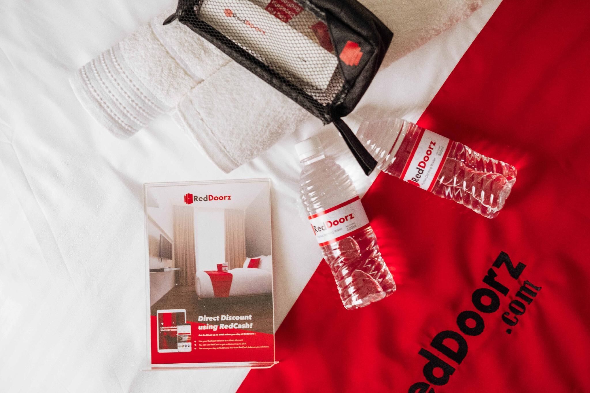 Reddoorz Plus @ Yeesort Ledesco Village