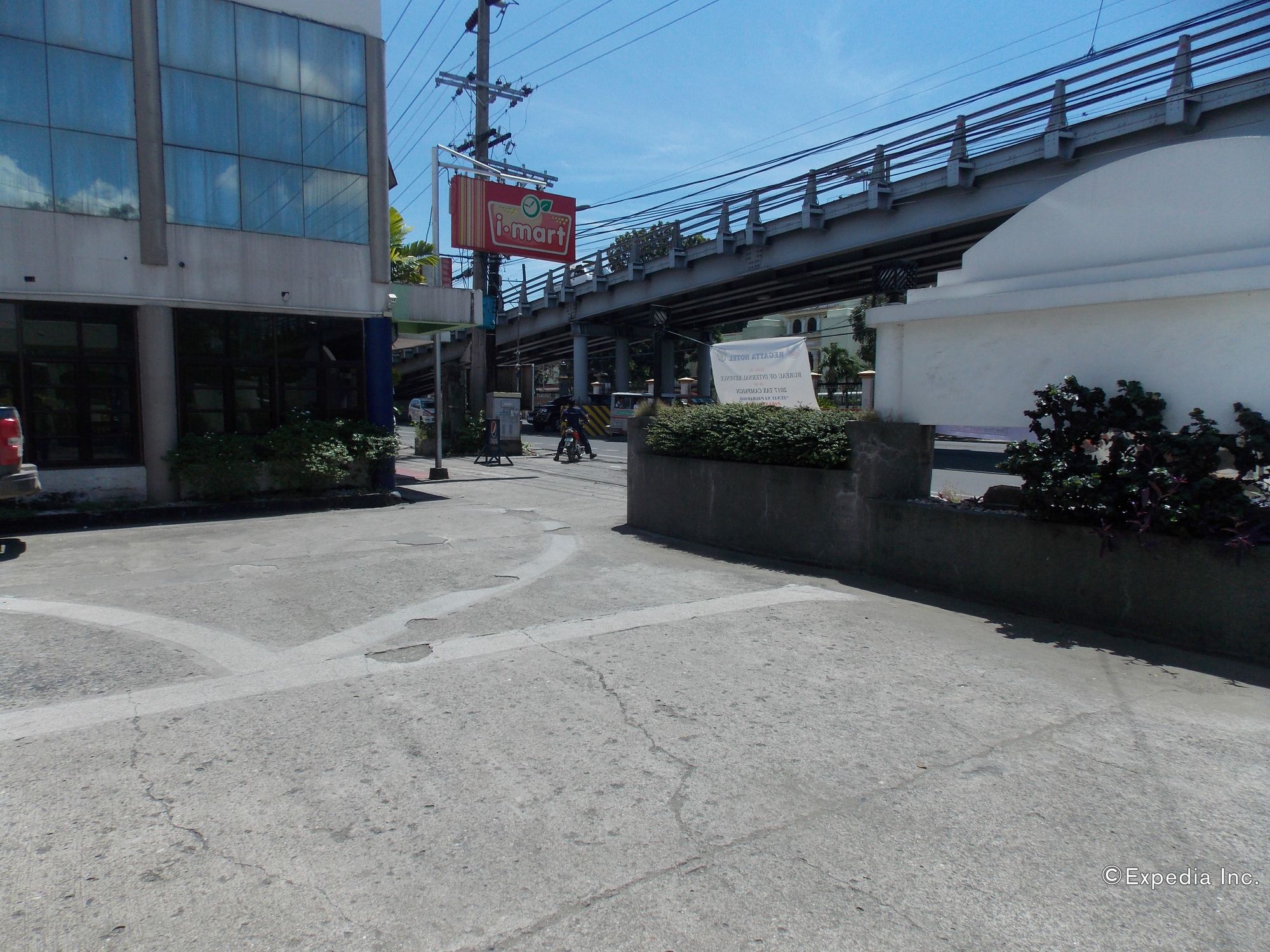 Regatta Hotel