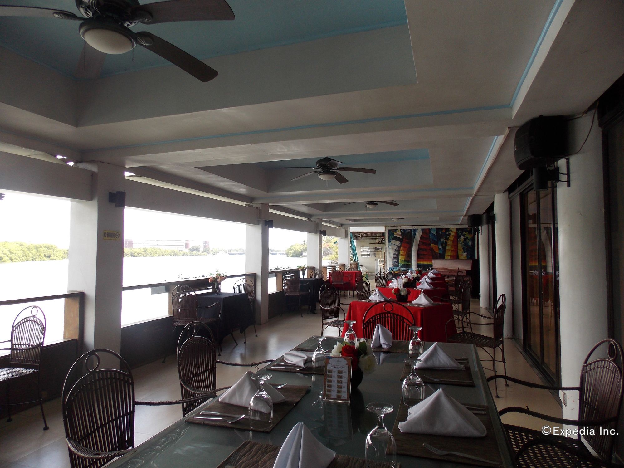 Regatta Hotel
