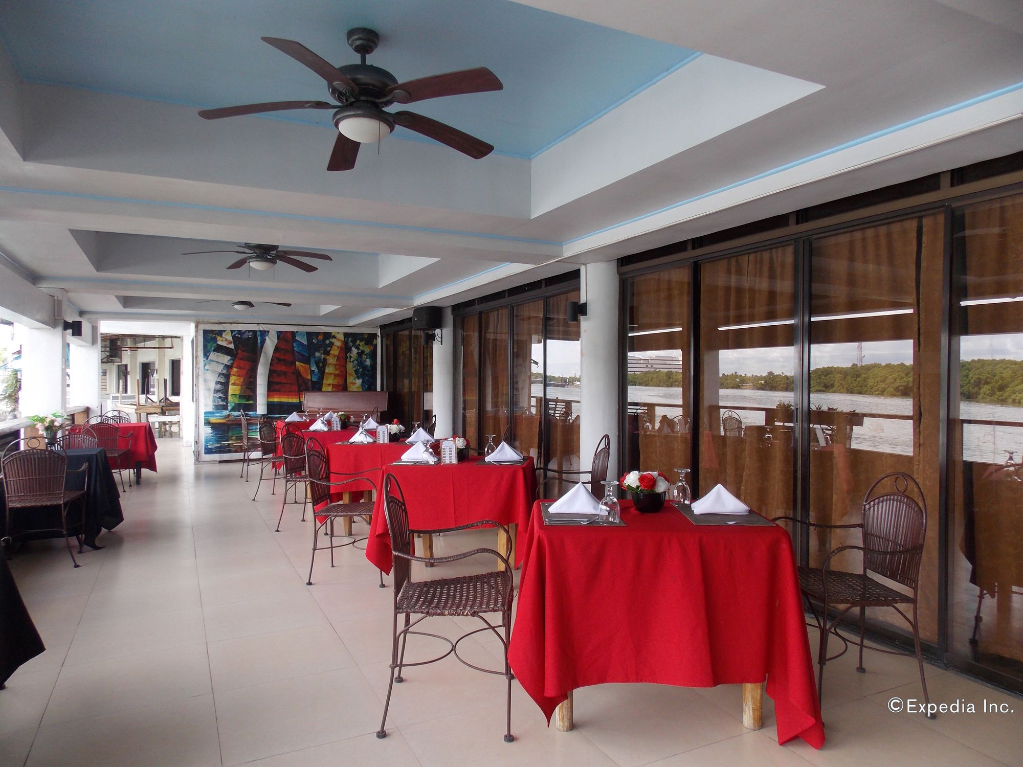 Regatta Hotel