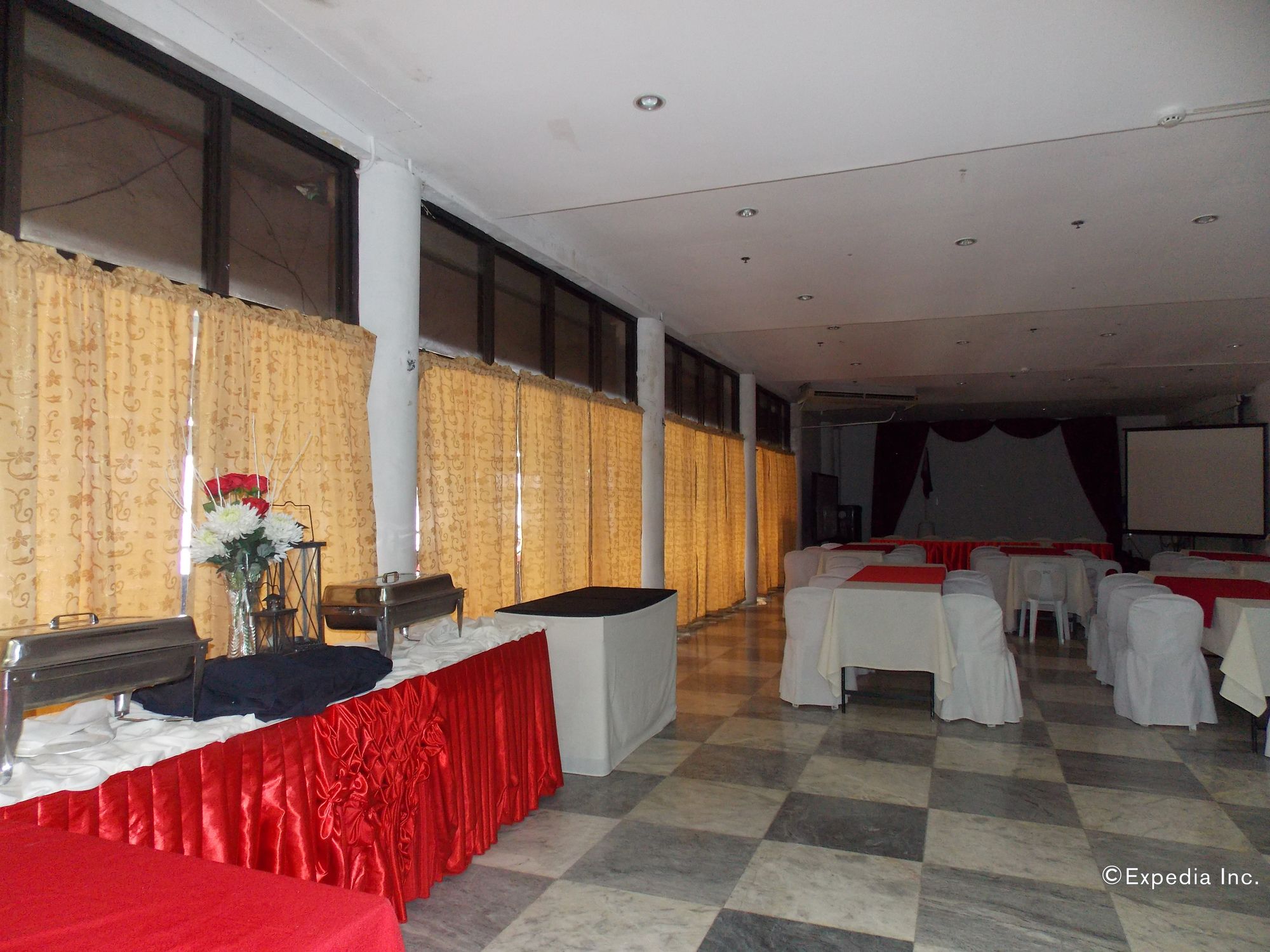 Regatta Hotel