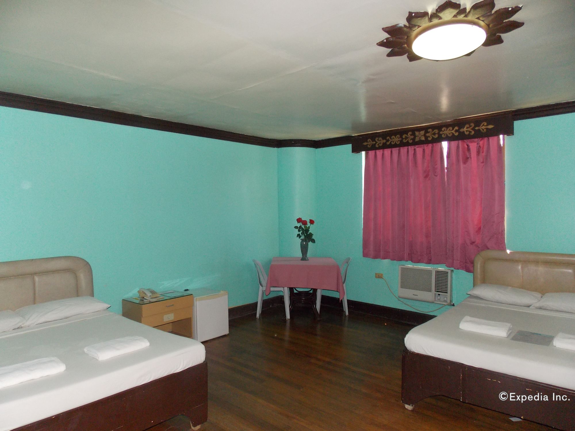 Regatta Hotel