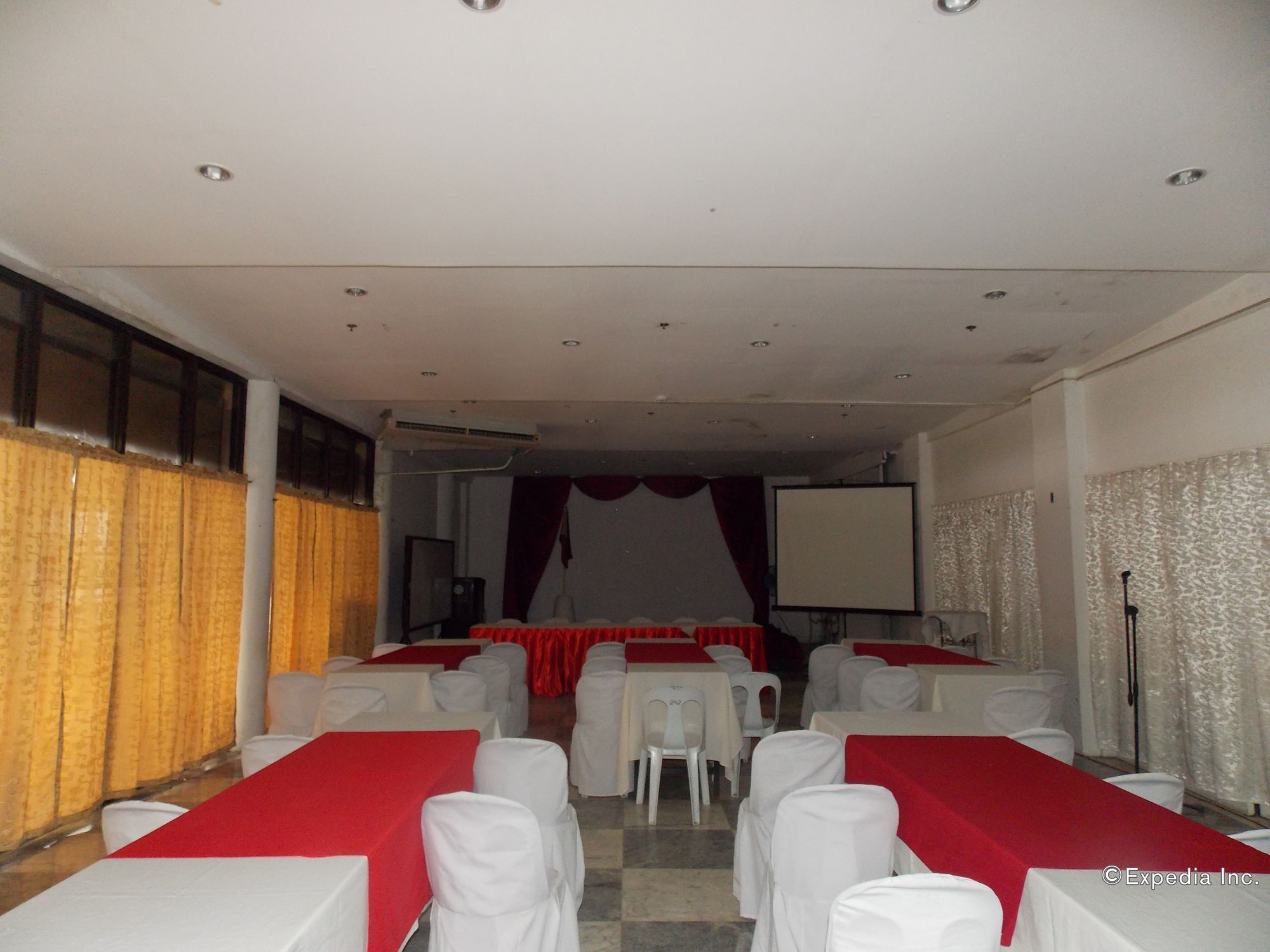 Regatta Hotel