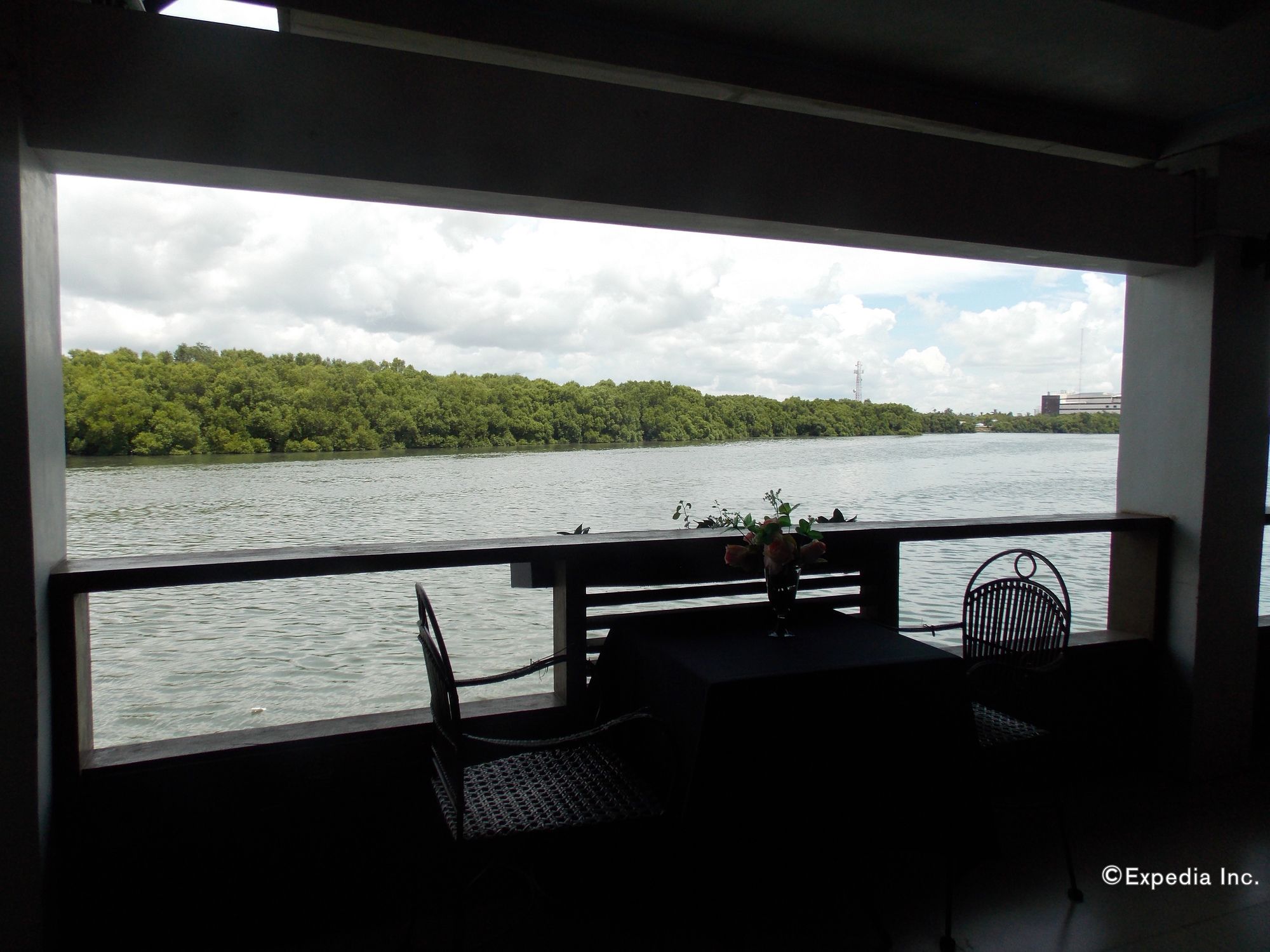 Regatta Hotel