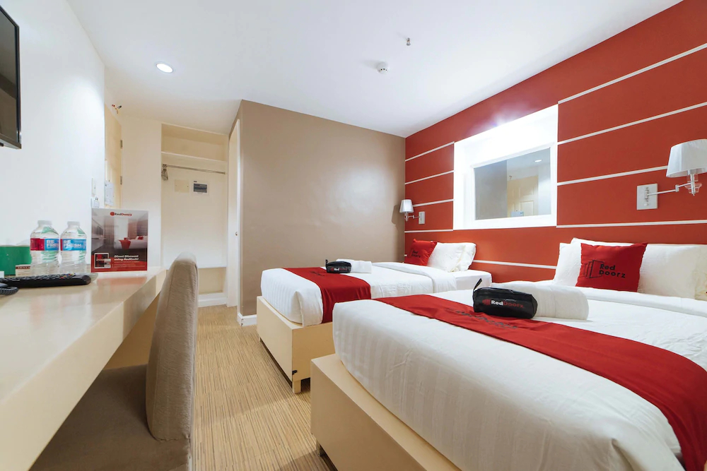 Hotel Metro by RedDoorz