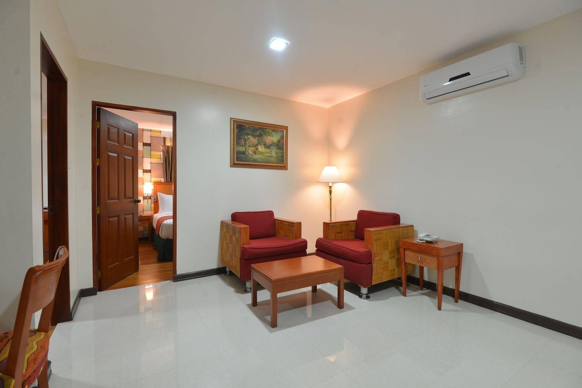 Royal Suites Condotel