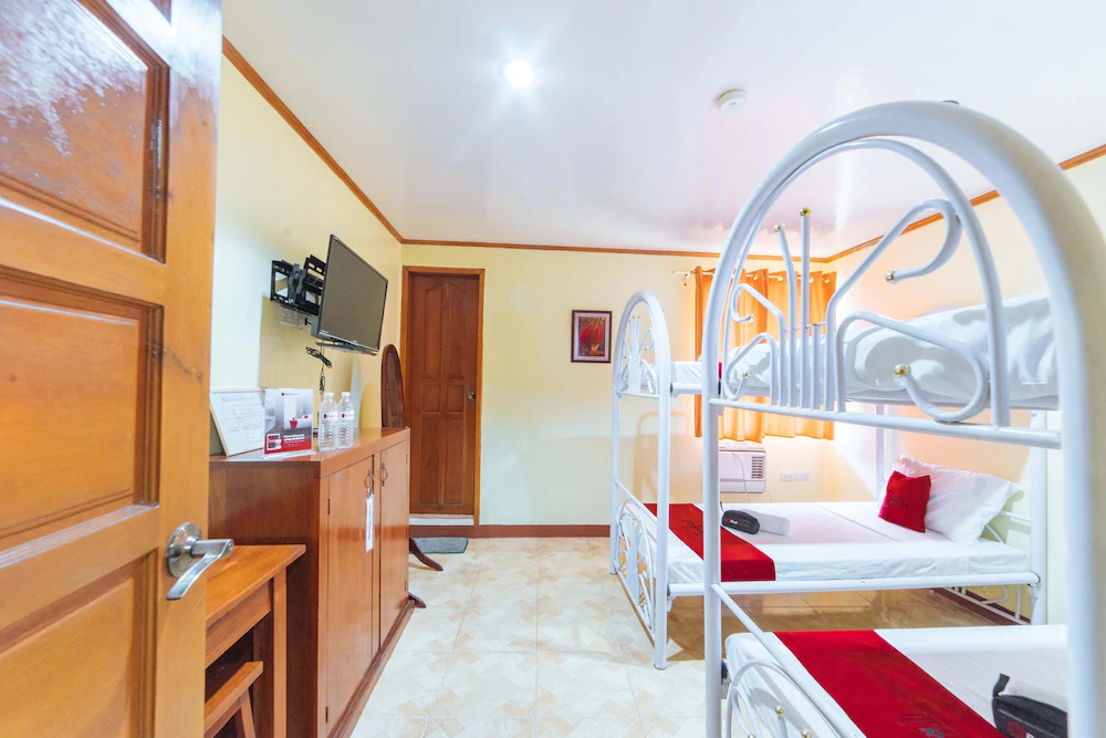 Starline Travellers Inn by RedDoorz