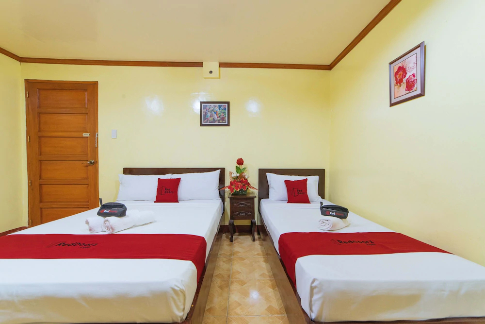 Starline Travellers Inn by RedDoorz