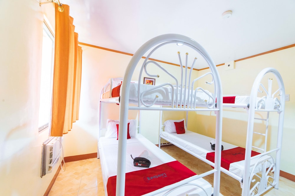 Starline Travellers Inn by RedDoorz