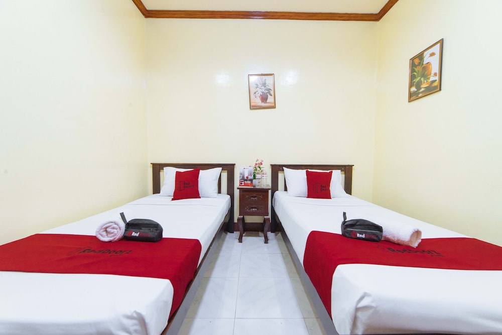 Starline Travellers Inn by RedDoorz