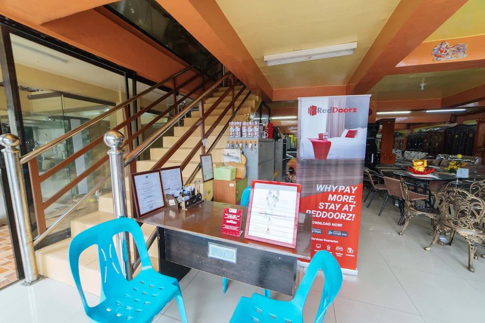 Starline Travellers Inn by RedDoorz