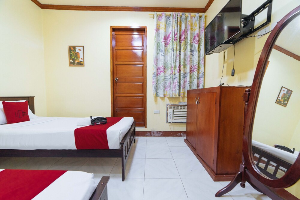 Starline Travellers Inn by RedDoorz