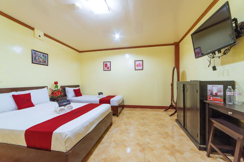 Starline Travellers Inn by RedDoorz