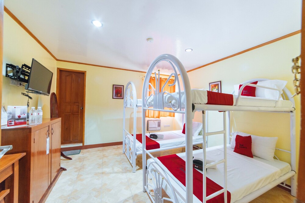 Starline Travellers Inn by RedDoorz