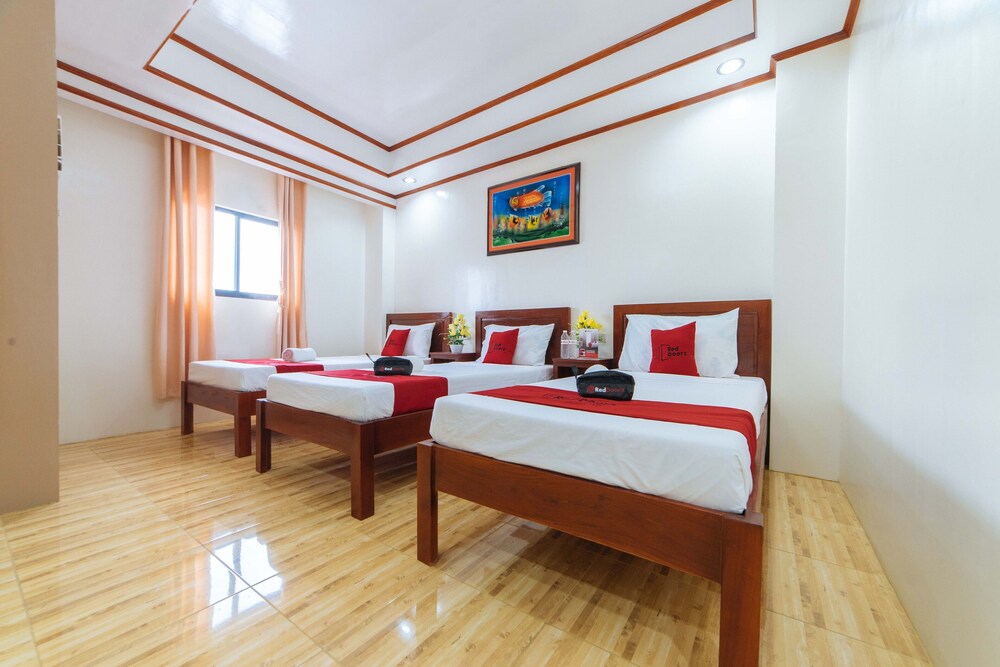 Starline Travellers Inn by RedDoorz