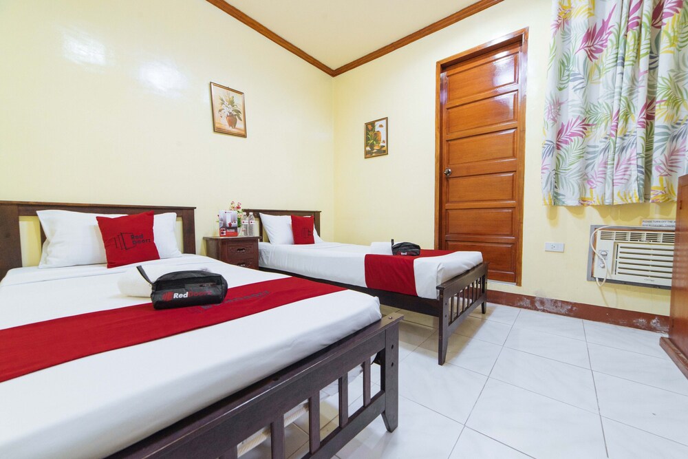 Starline Travellers Inn by RedDoorz