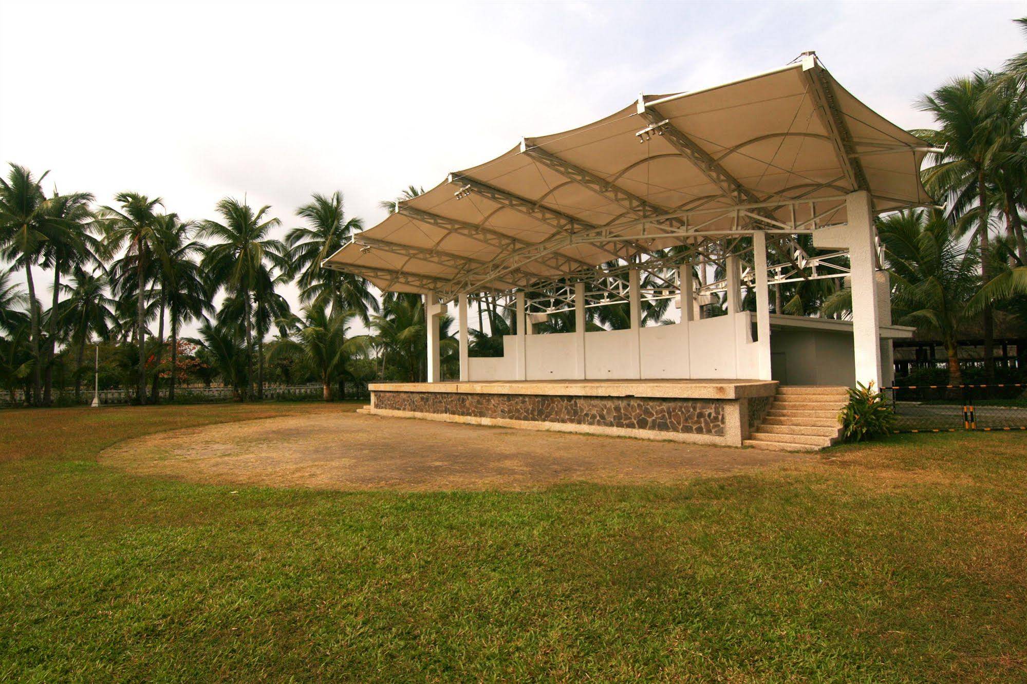 Island Cove Hotel and Leisure Park