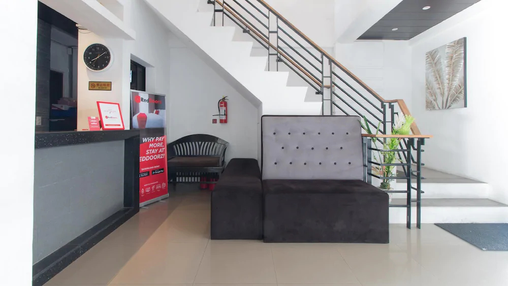 West Gate Hotel by RedDoorz