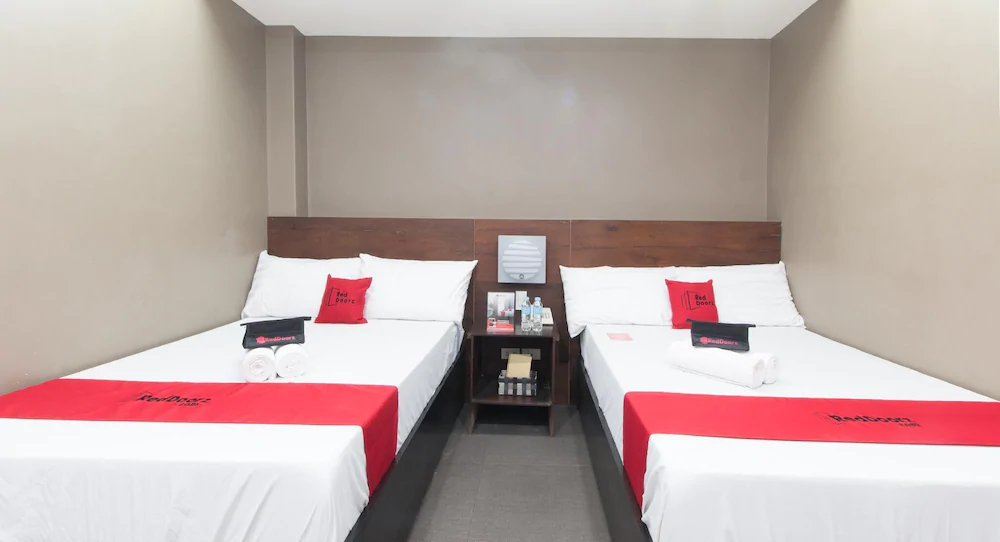 West Gate Hotel by RedDoorz