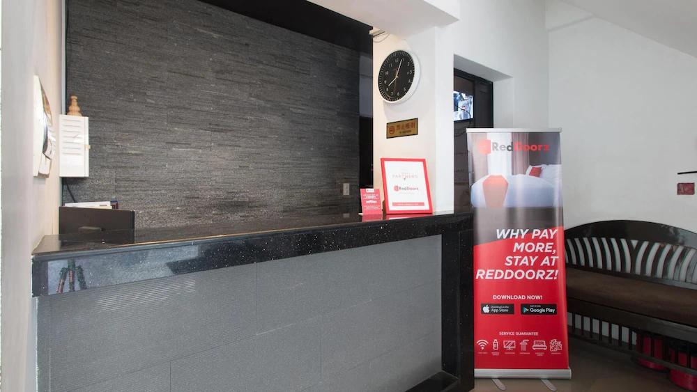 West Gate Hotel by RedDoorz