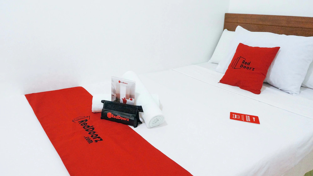Axis Pension Hotel by RedDoorz