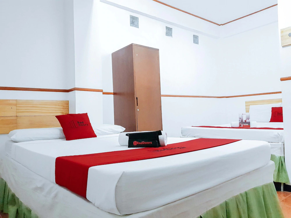 Axis Pension Hotel by RedDoorz