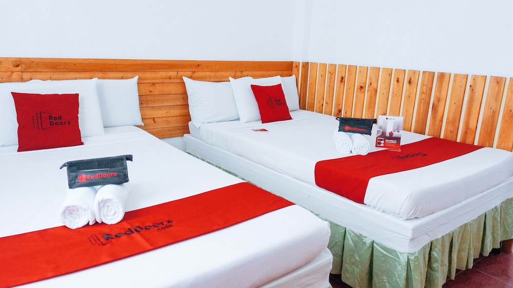 Axis Pension Hotel by RedDoorz