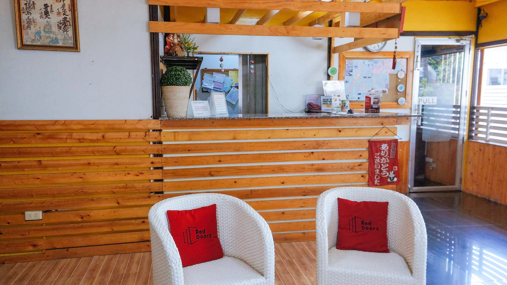 Axis Pension Hotel by RedDoorz