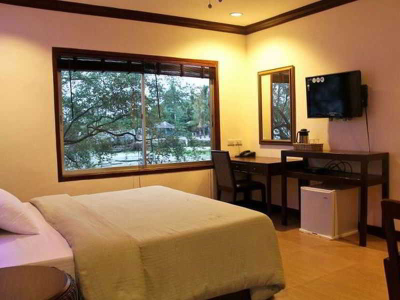 Bluefins Resort