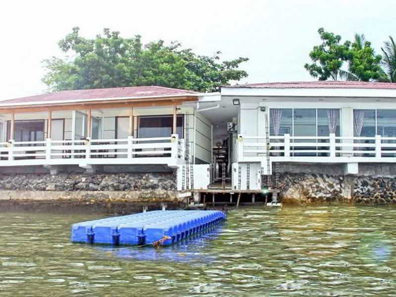 Bluefins Resort