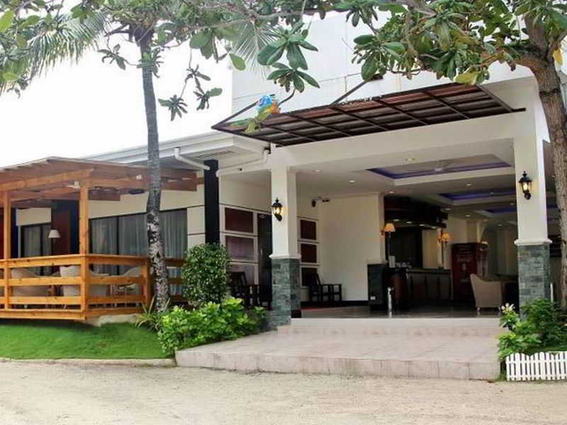 Bluefins Resort