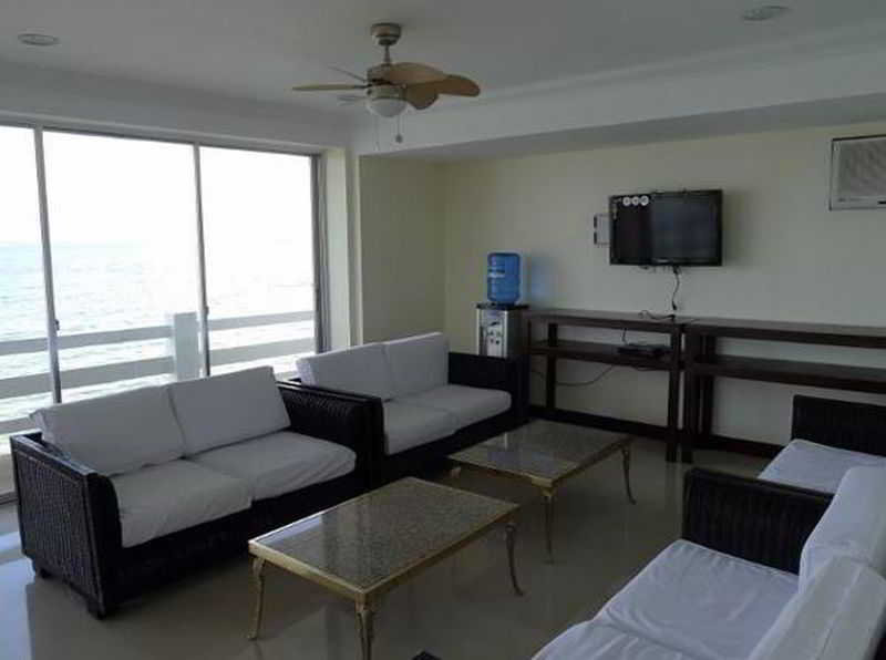 Bluefins Resort