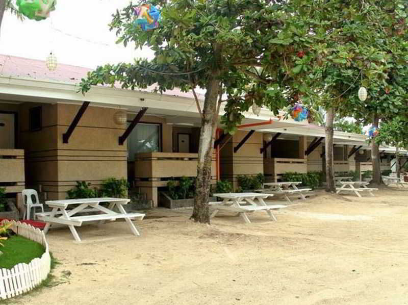 Bluefins Resort