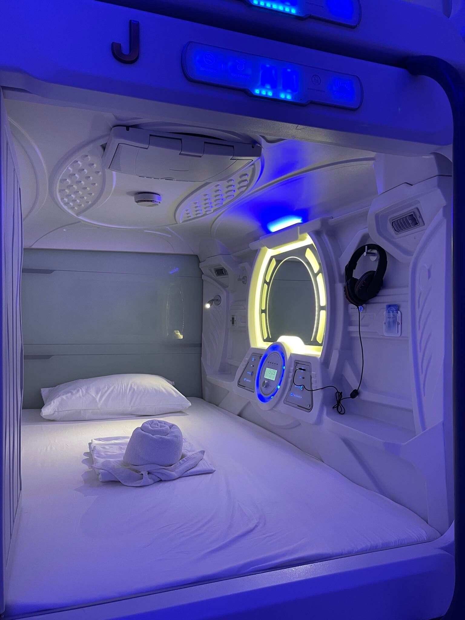 Bmax Spacepods