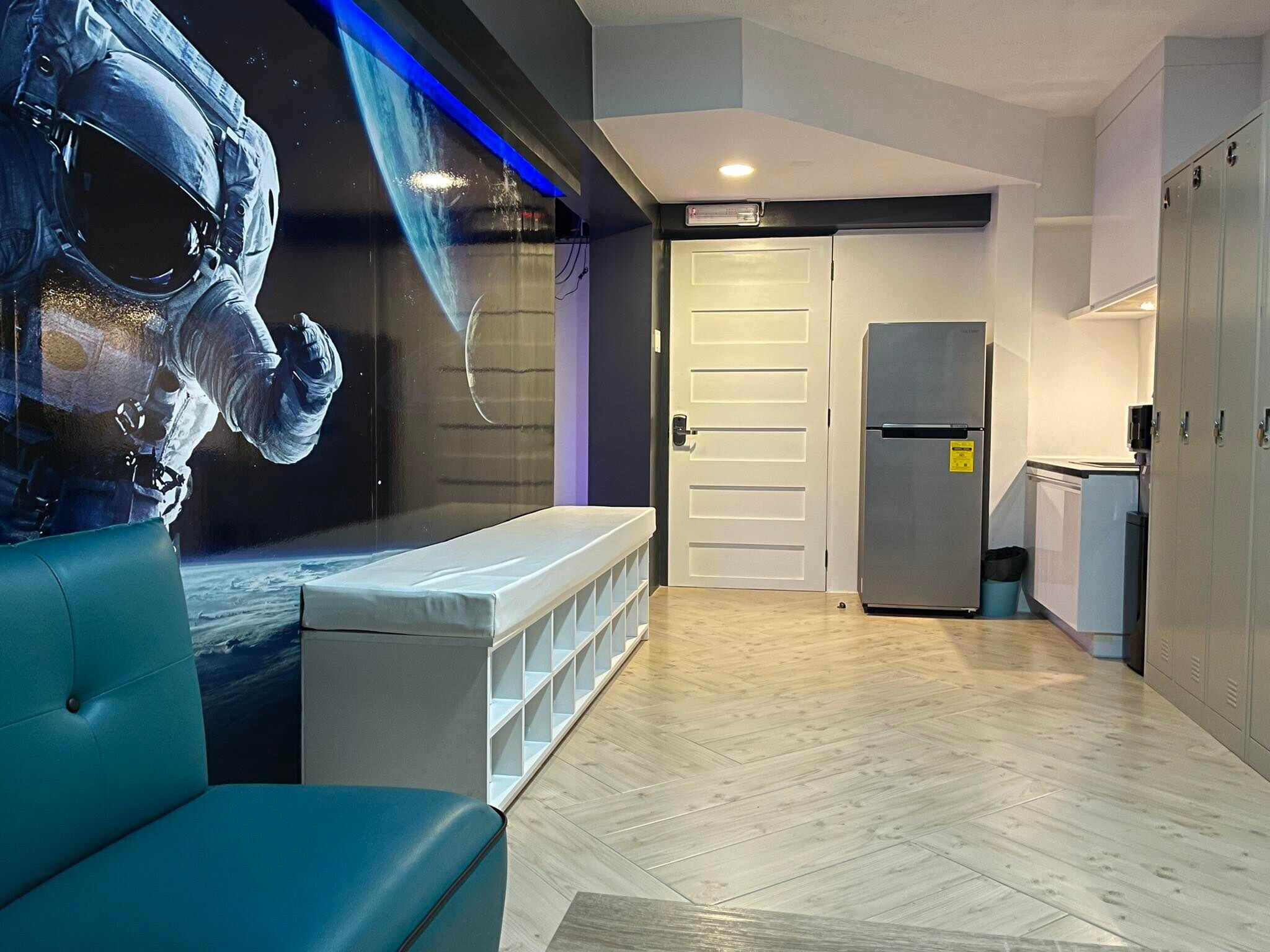 Bmax Spacepods