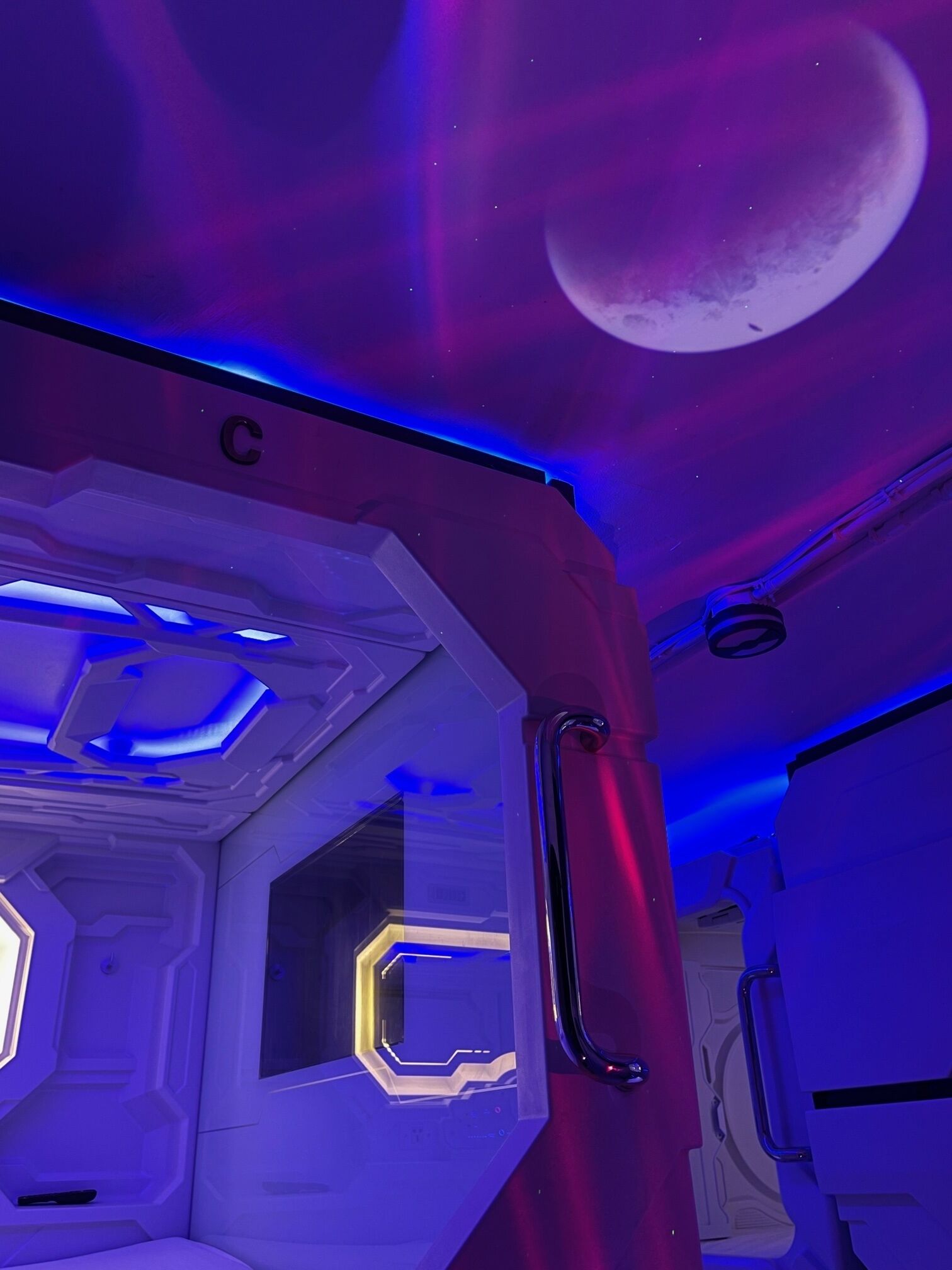 Bmax Spacepods