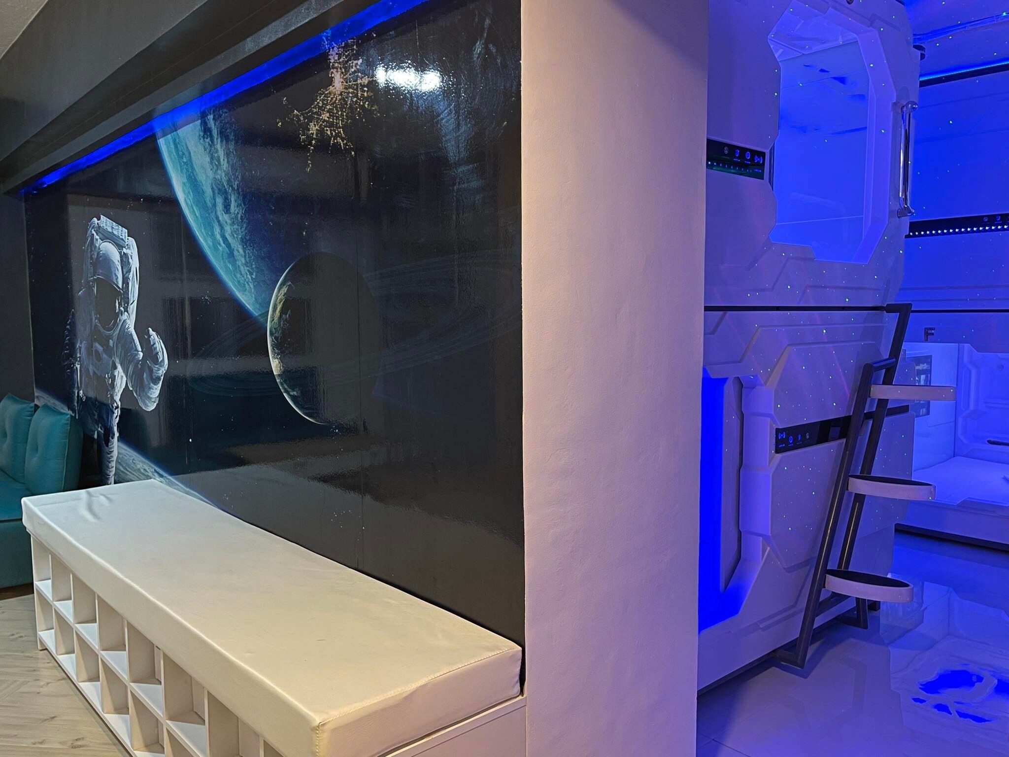 Bmax Spacepods