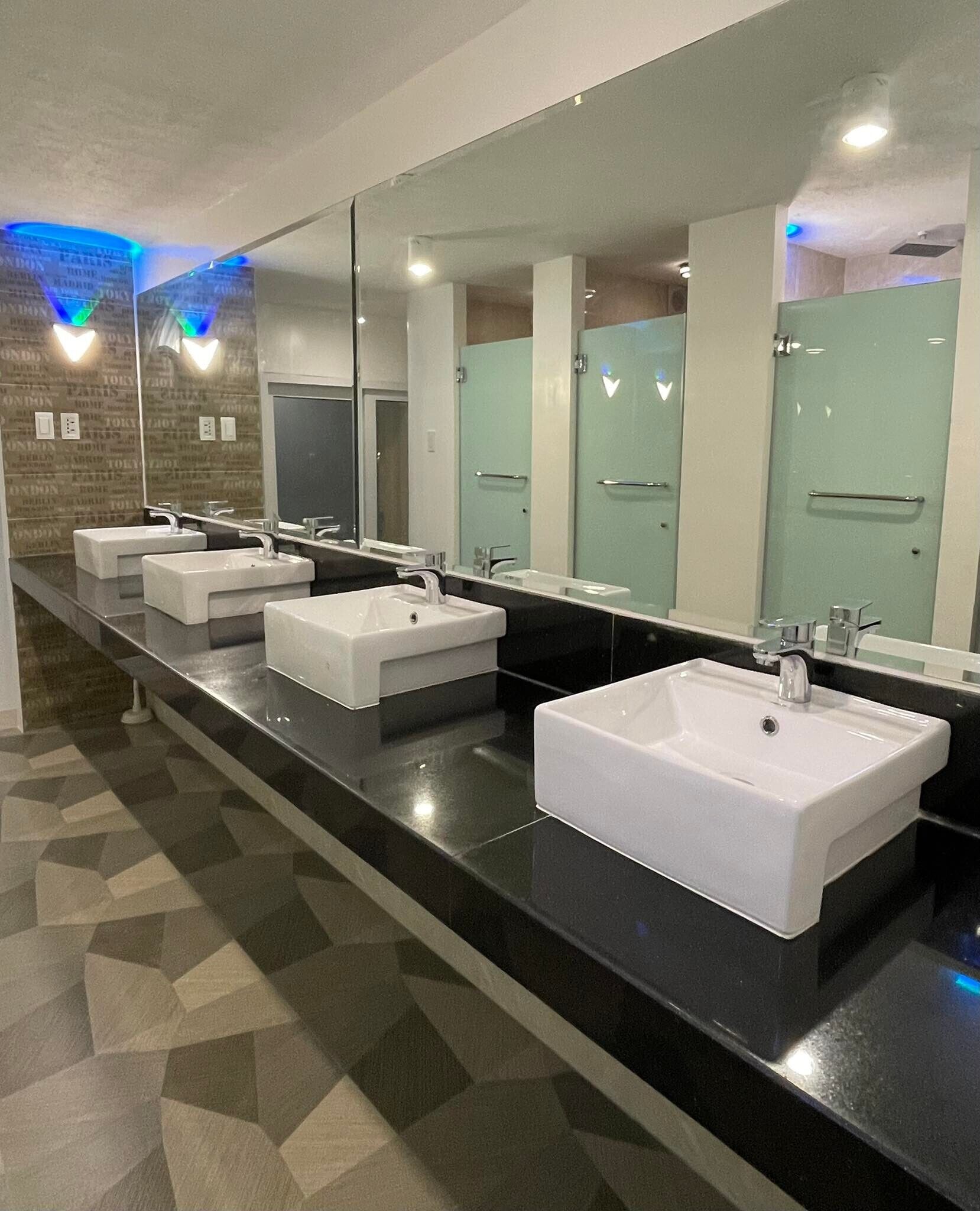 Bmax Spacepods