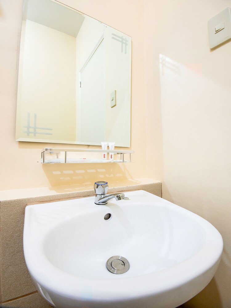 Bria Mactan by OYO Rooms