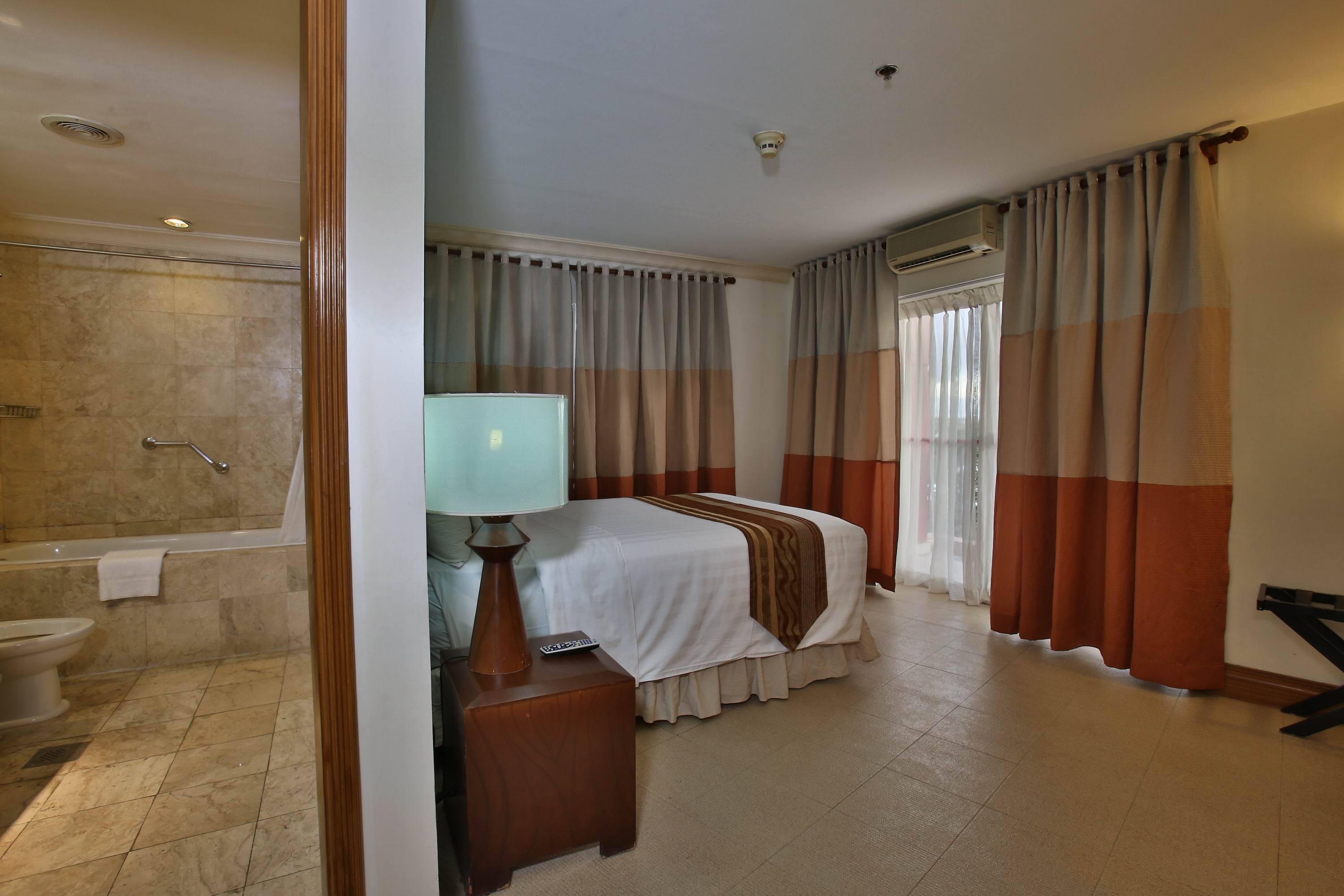 Crown Regency Suites & Residences Mactan