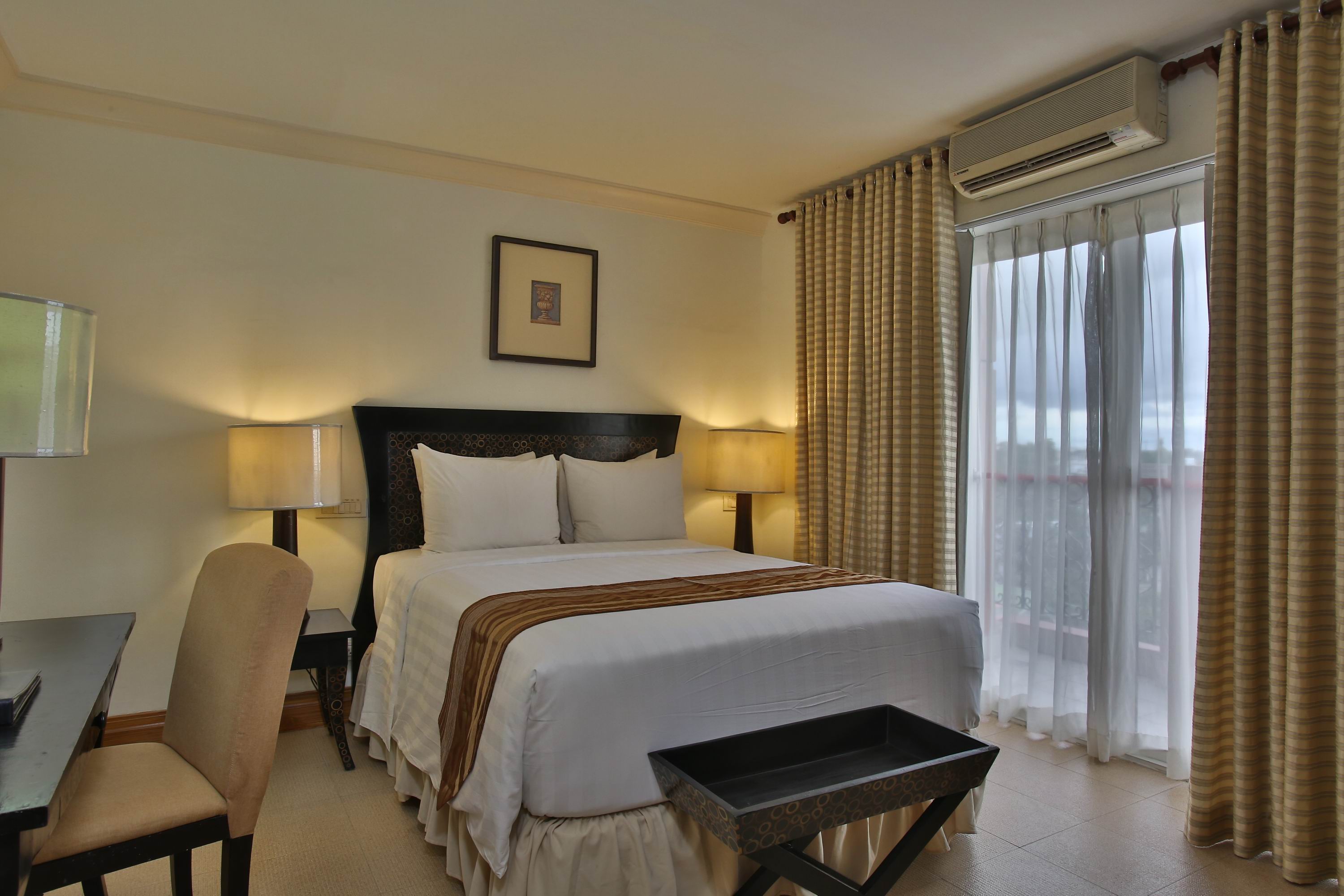 Crown Regency Suites & Residences Mactan