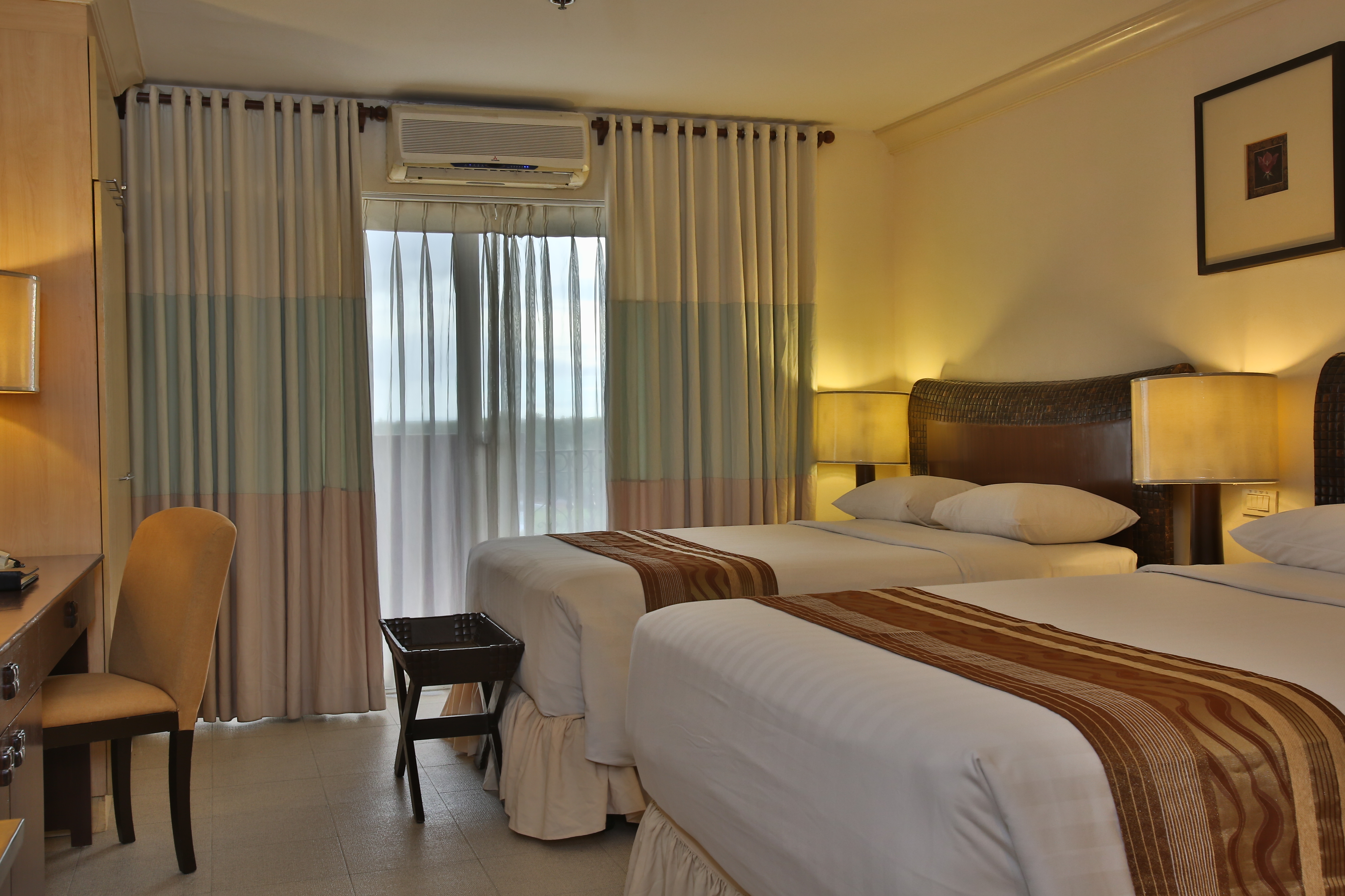 Crown Regency Suites & Residences Mactan