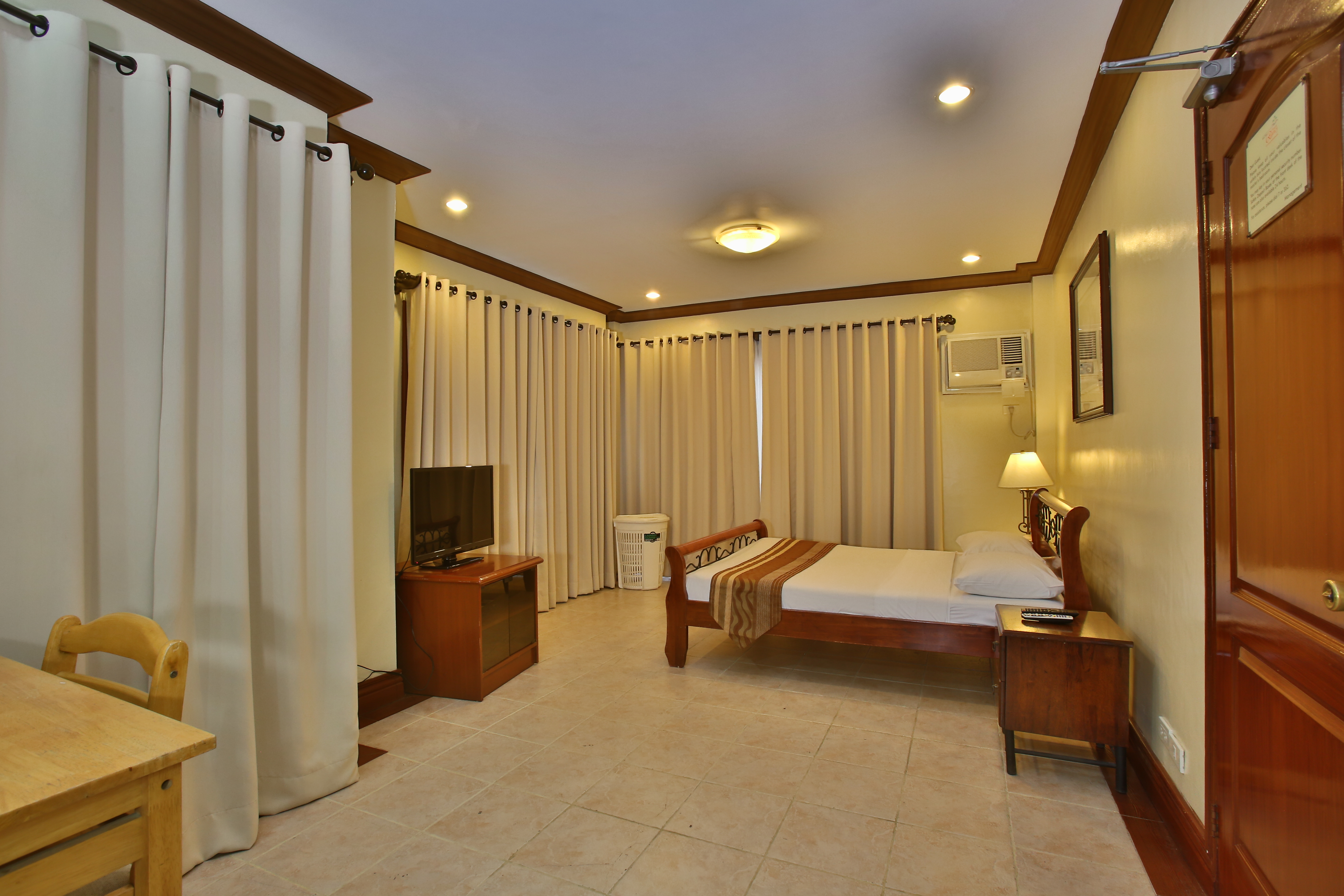 Crown Regency Suites & Residences Mactan