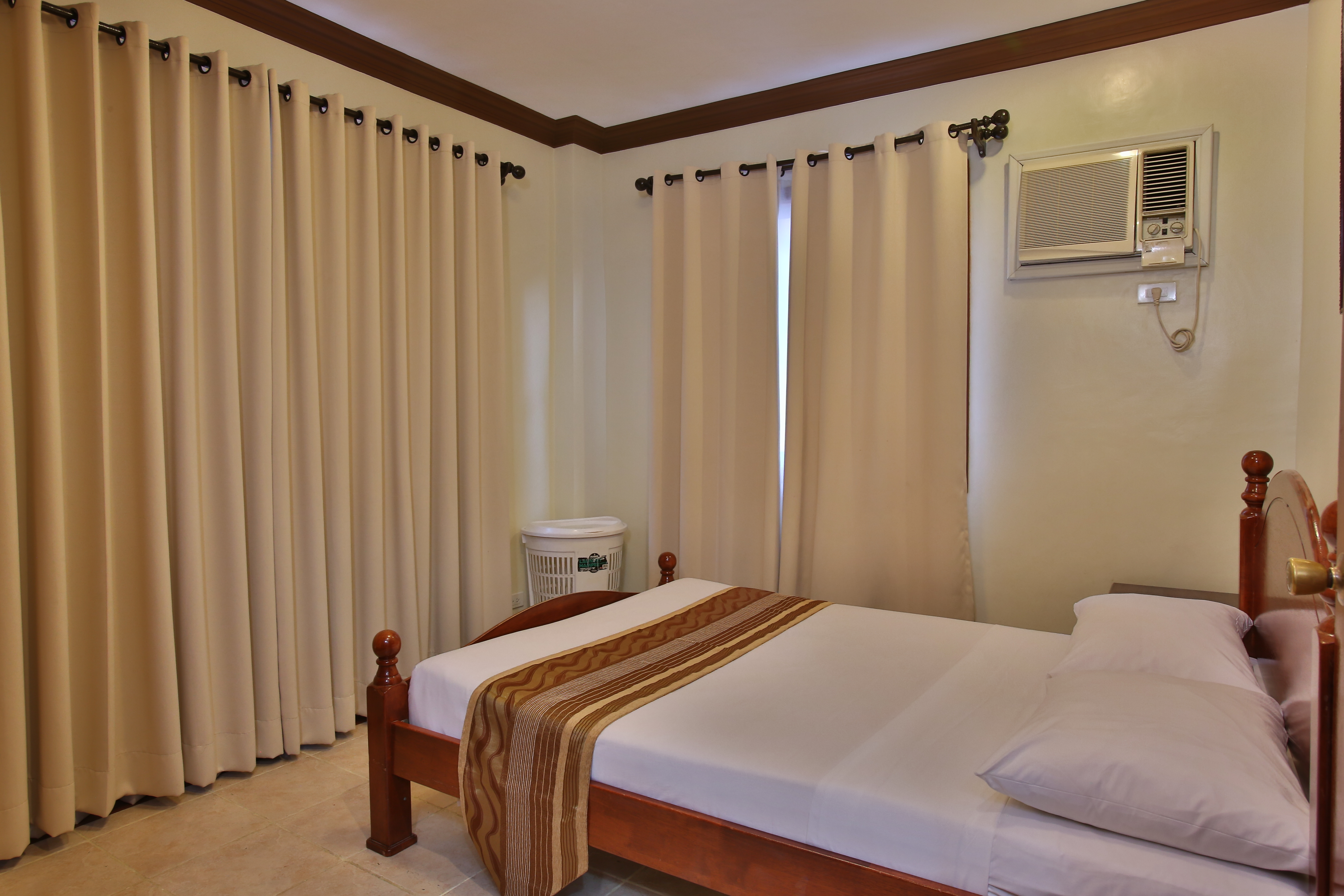 Crown Regency Suites & Residences Mactan